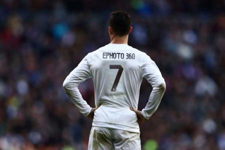 Viết tên và số lên áo Real Madrid