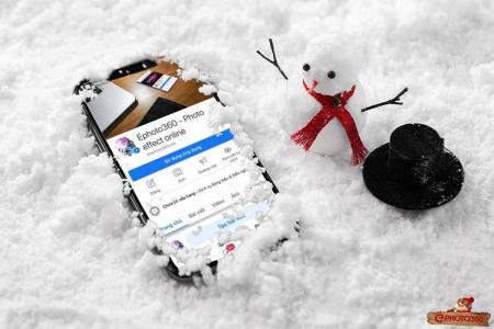 Khung ảnh Smartphone trên nền tuyết giáng sinh